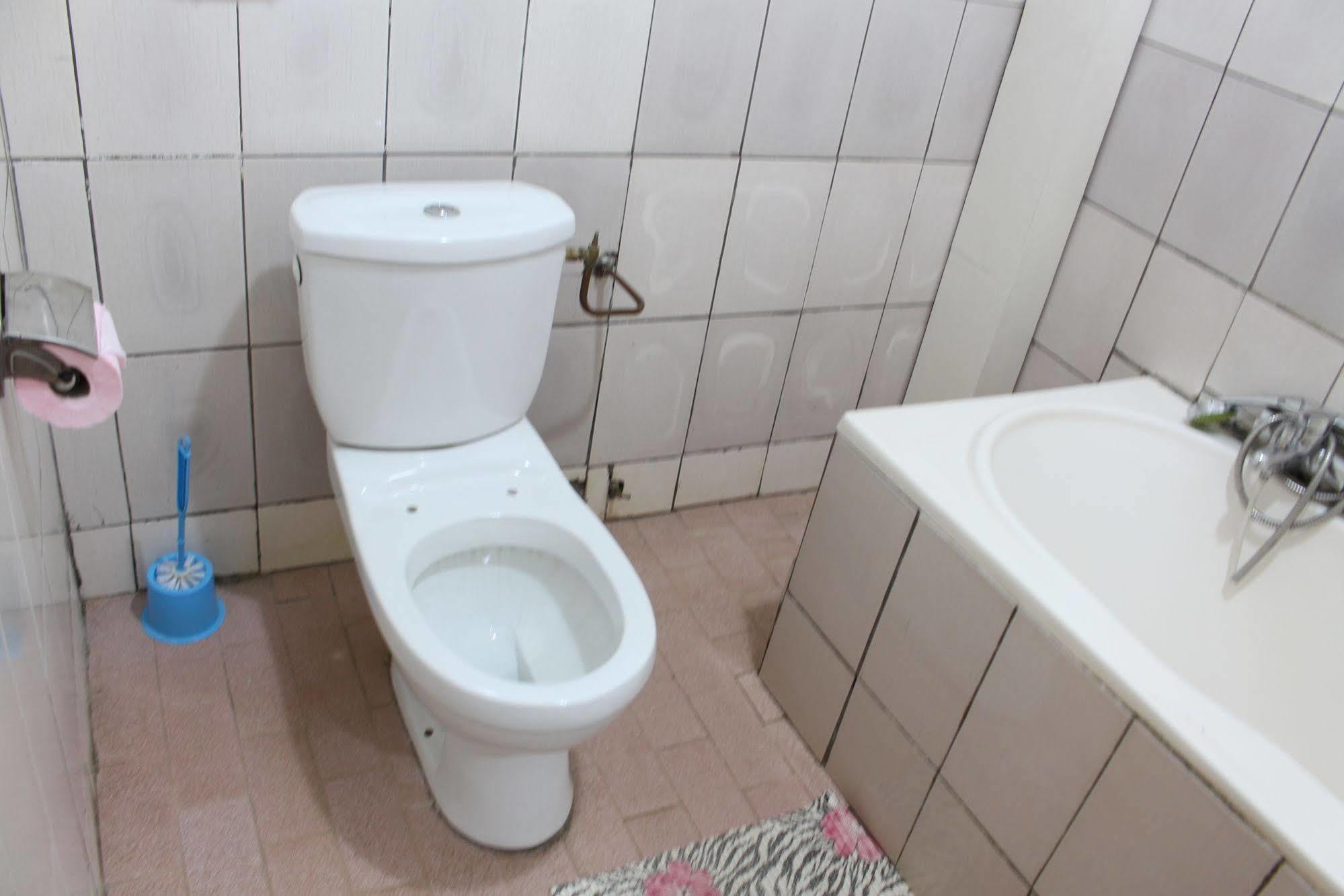 Hotel Santa Lucia Яунде Екстер'єр фото